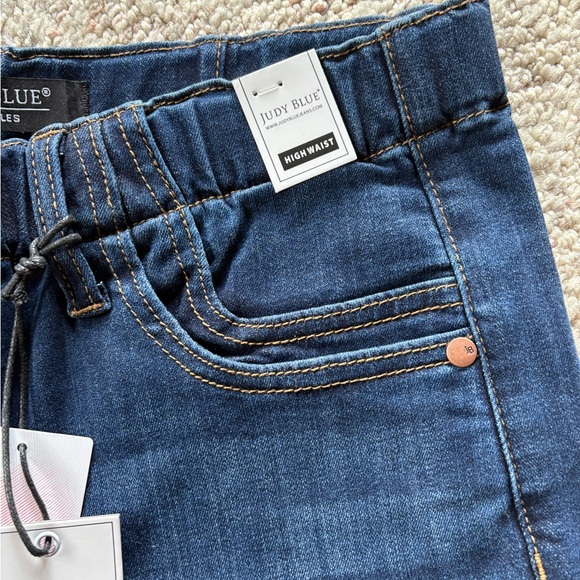 Judy Blue Dark Blue Jean Pull On Shorts - Picture 3 of 6